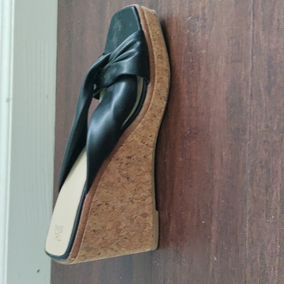 Heels - Picture 2 of 2